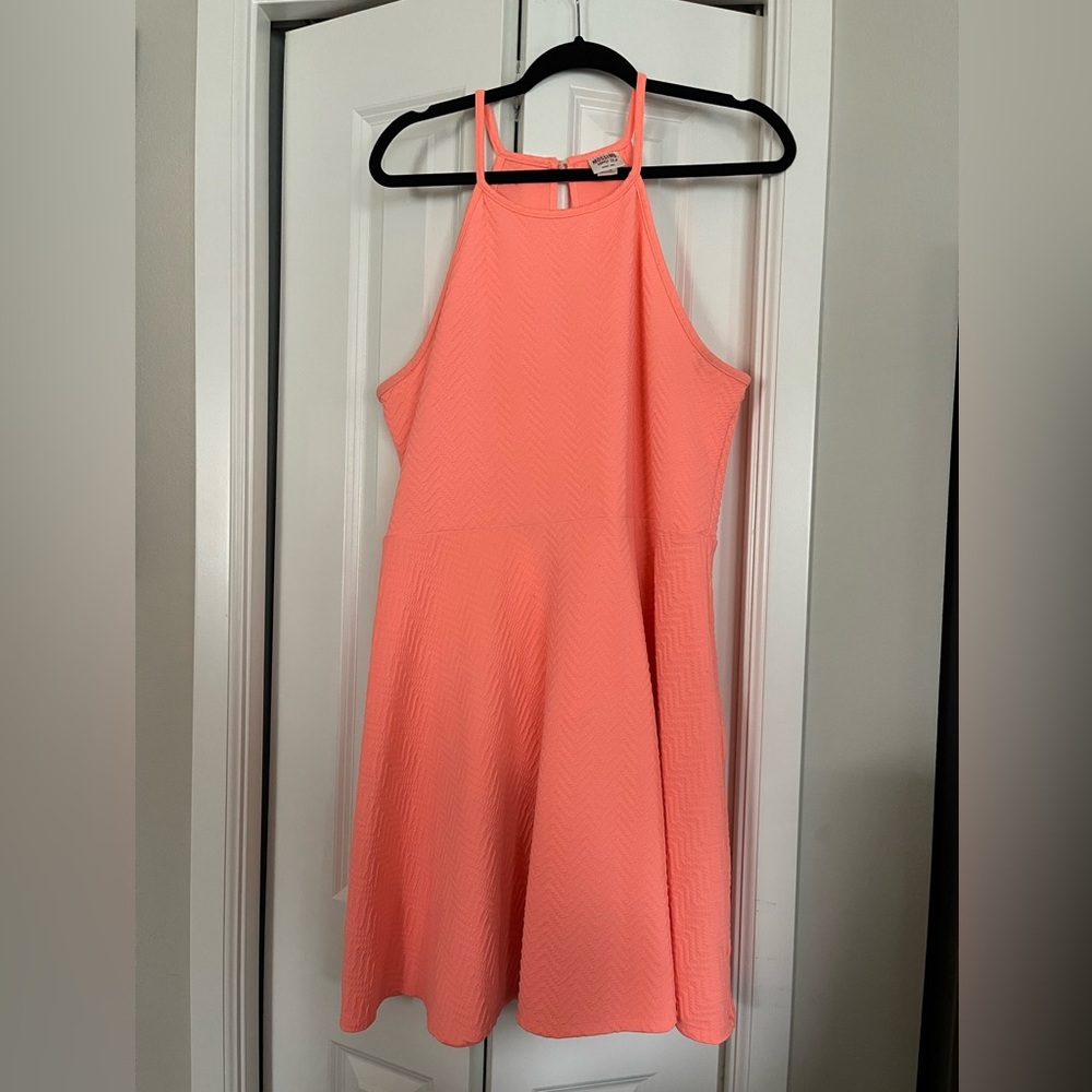 Pink sleeveless dress - herringbone textured pattern